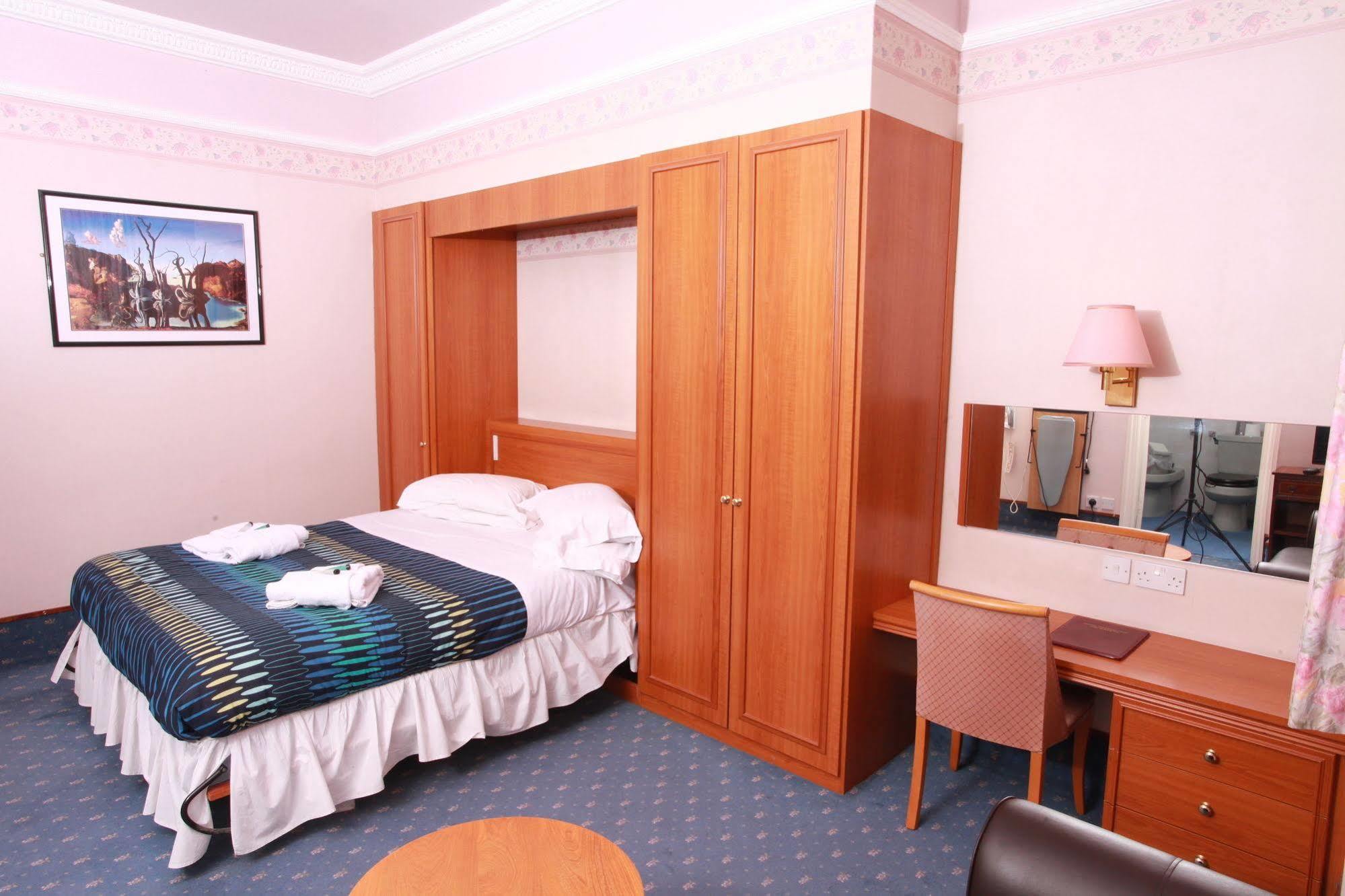 Russell Hotel 로열턴브리지웰즈 외부 사진